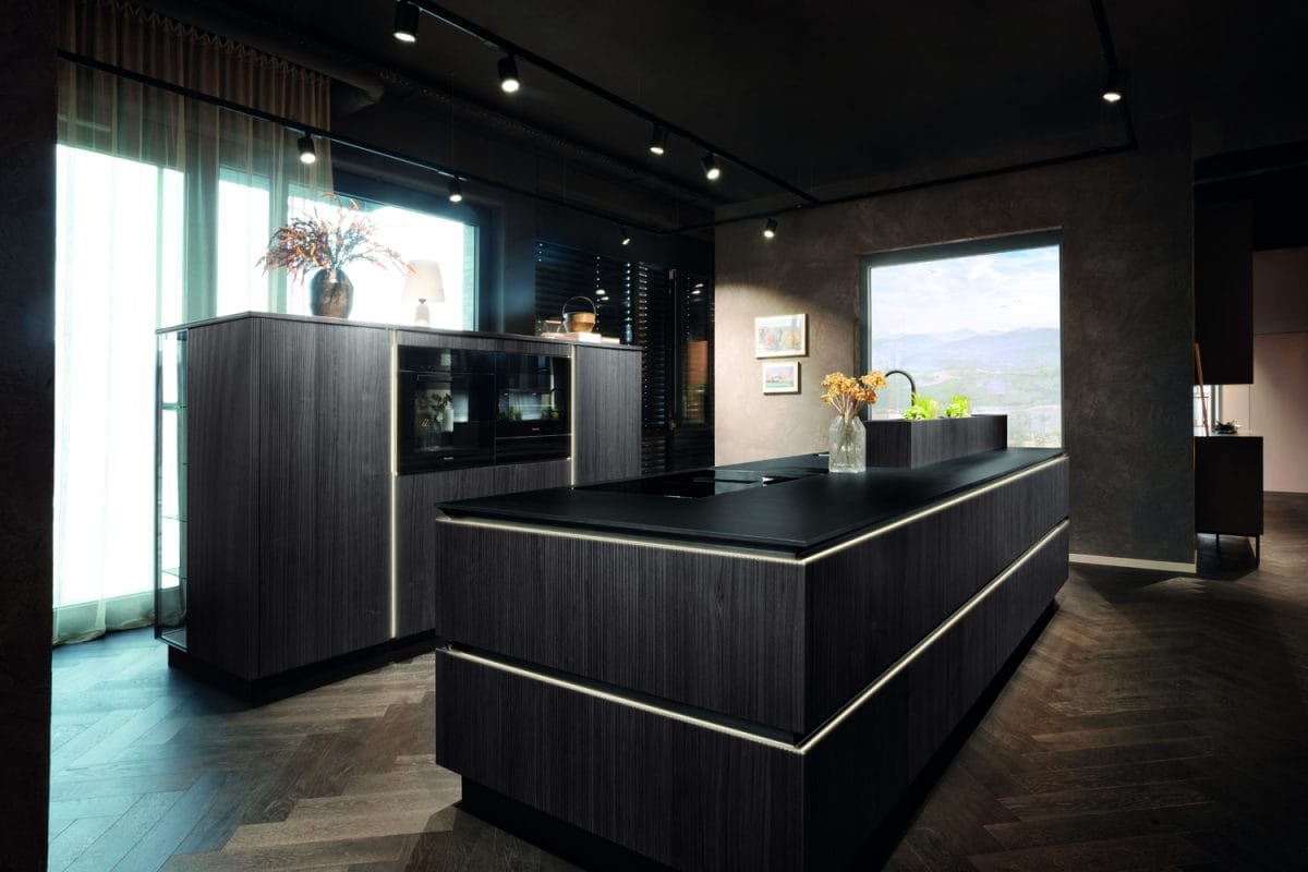 LET THE LIGHT IN – CHOOSING THE PERFECT LIGHTING FOR YOUR KITCHEN LET THE LIGHT IN – CHOOSING THE PERFECT LIGHTING FOR YOUR KITCHEN